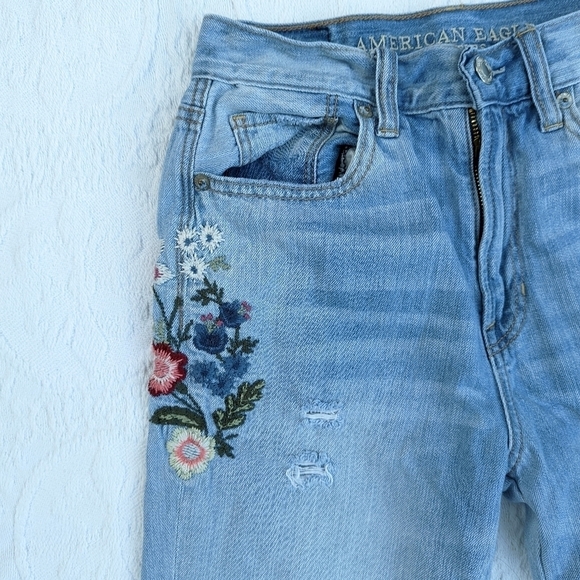 American Eagleâ•‘Floral Embroidered Mom Jeansâ•‘Size 00 - Picture 3 of 6